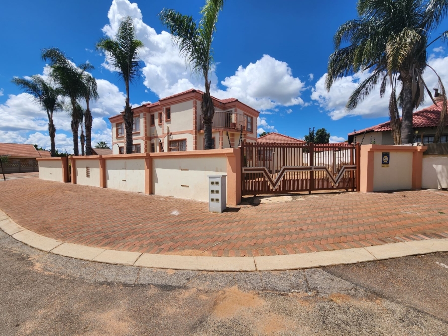 6 Bedroom Property for Sale in Flora Park Northern Cape